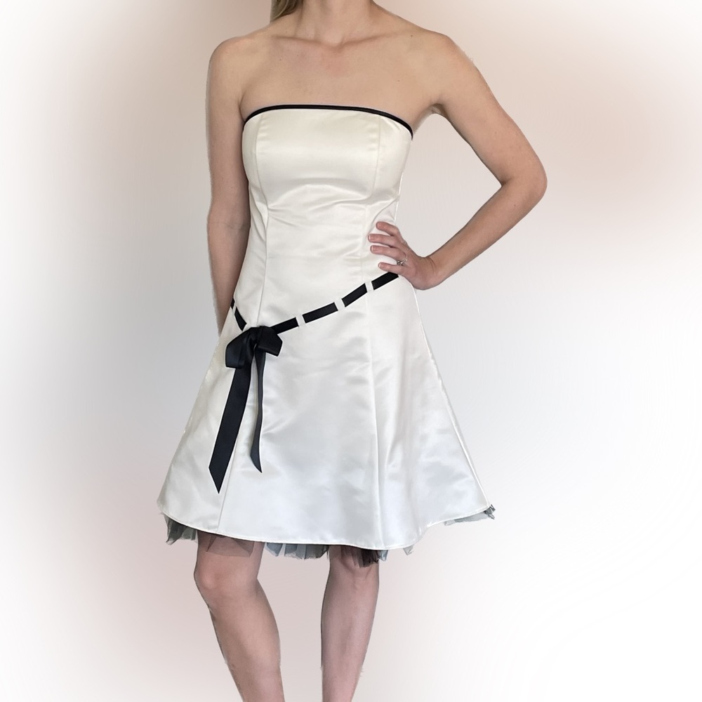 ⭐️HP⭐️Strapless White w/ Black Robbin and Fringe Jessica McClintock Short Dress